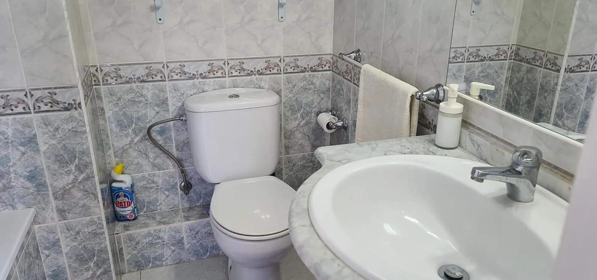 Rum i privatbostad Acuario Shared Flat Piso Compartido Est Partage الشقة مشتركة Lägenhet Benalmádena
